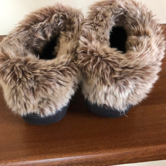 Cute Isotoner Slippers - Picture 3 of 6